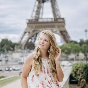 Meet your Posher, Laura